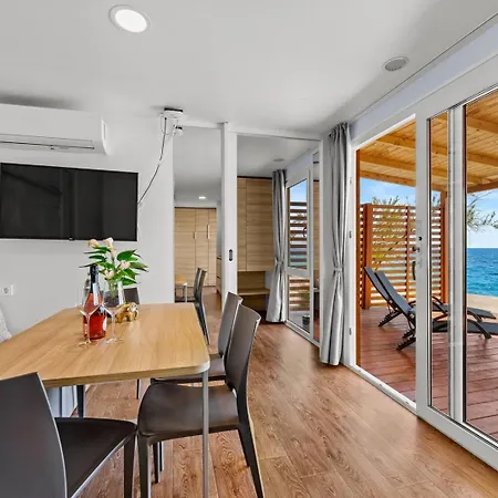 Holiday home Mobile 2 *